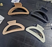 Load image into Gallery viewer, Assorted Hairclips