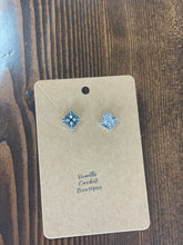 Load image into Gallery viewer, Silver earrings