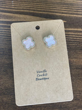 Load image into Gallery viewer, Gold earrings