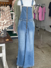 Load image into Gallery viewer, Sneak peak denim